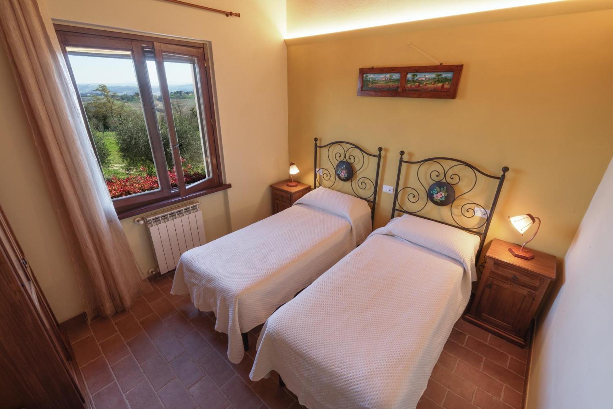 Charming House - Parking Included Apartment San Gimignano Bagian luar foto