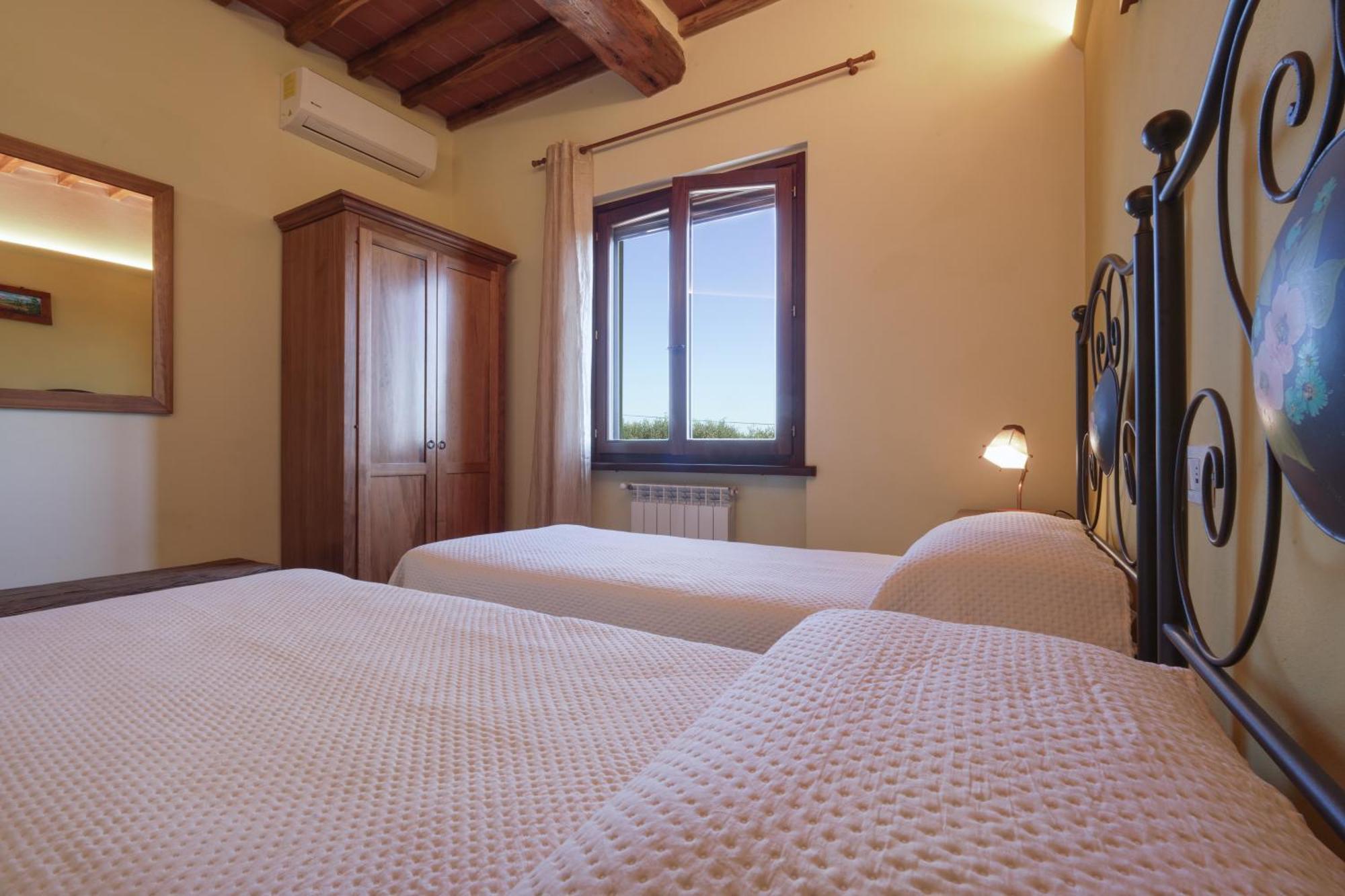 Charming House - Parking Included Apartment San Gimignano Bagian luar foto