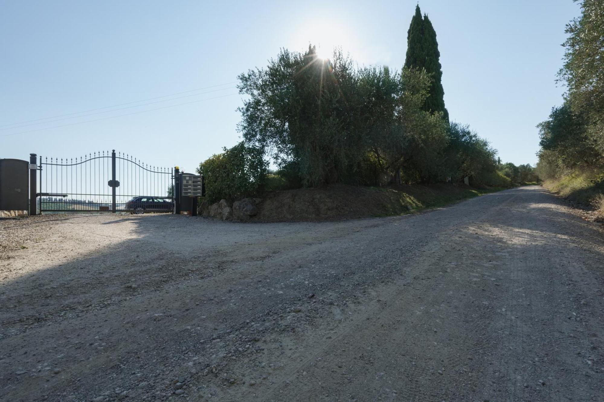 Charming House - Parking Included Apartment San Gimignano Bagian luar foto